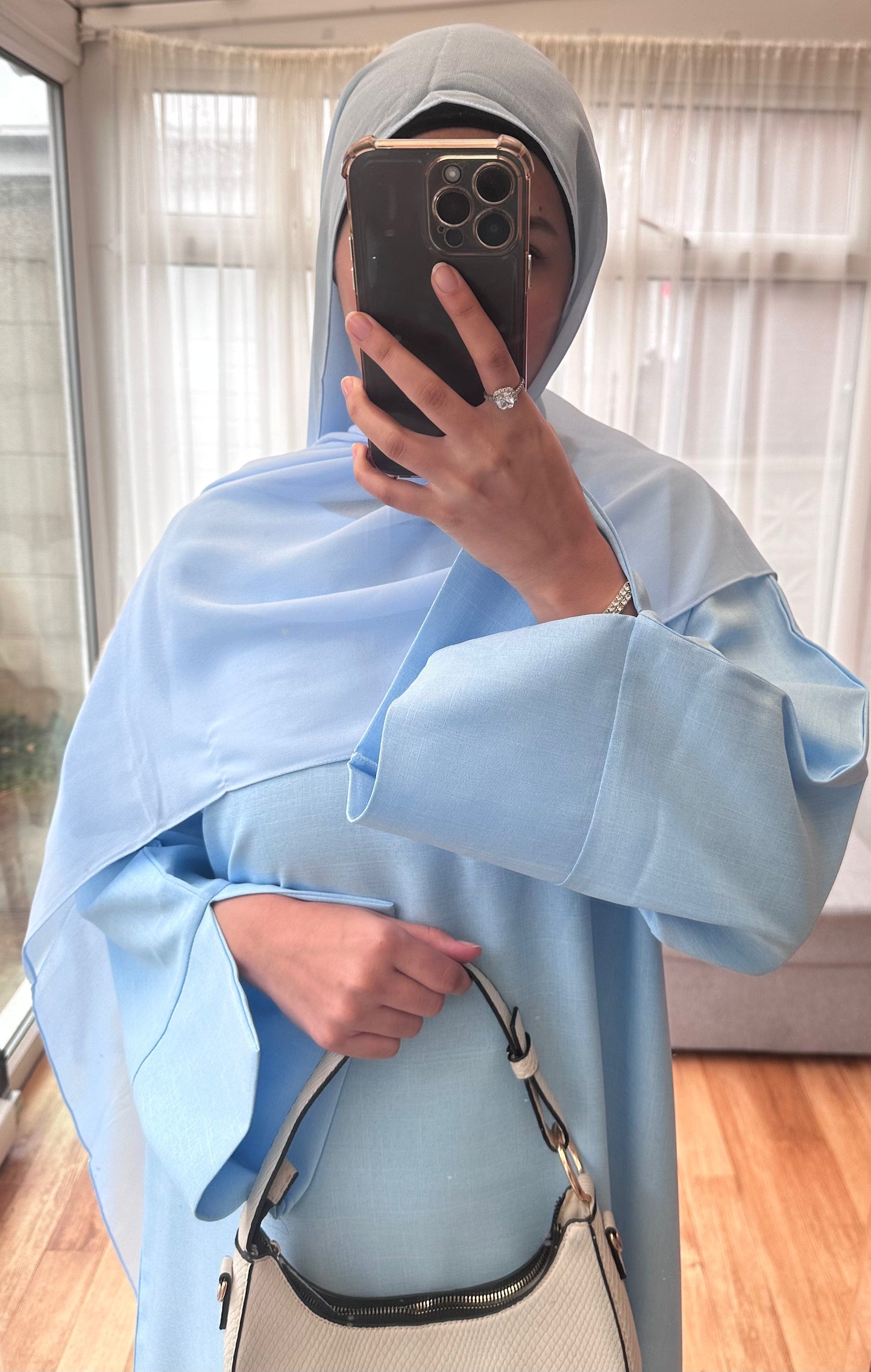 Abaya de lino azul bebé